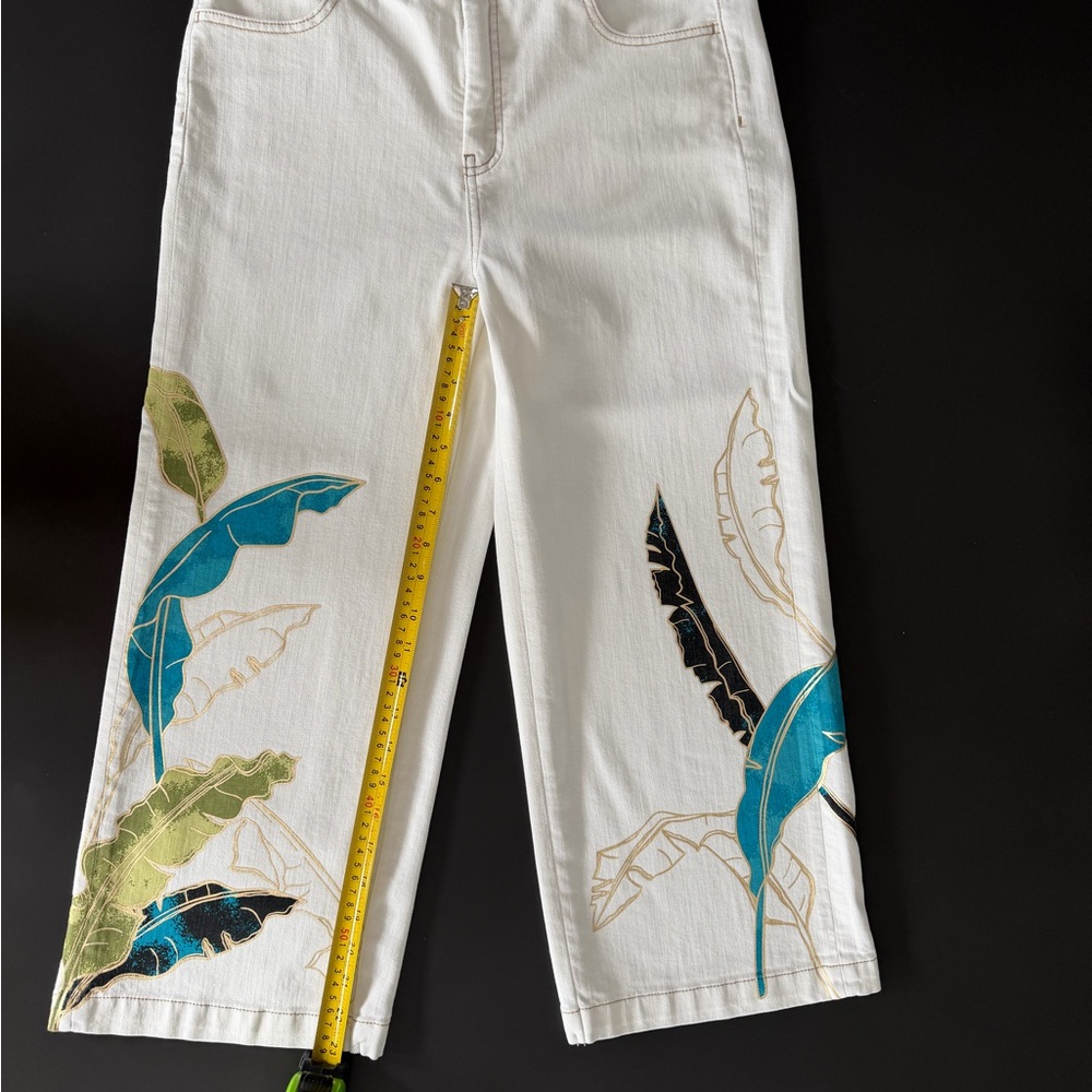 Chico's White Cropped Jeans with Leaf Design - Picture 7 of 10